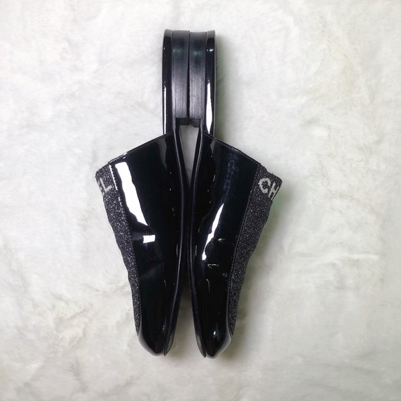 โค๏ธSOLDโค๏ธCHANEL Glitter Fabric LOGO Flats Mules 35.5 - Picture 2 of 10